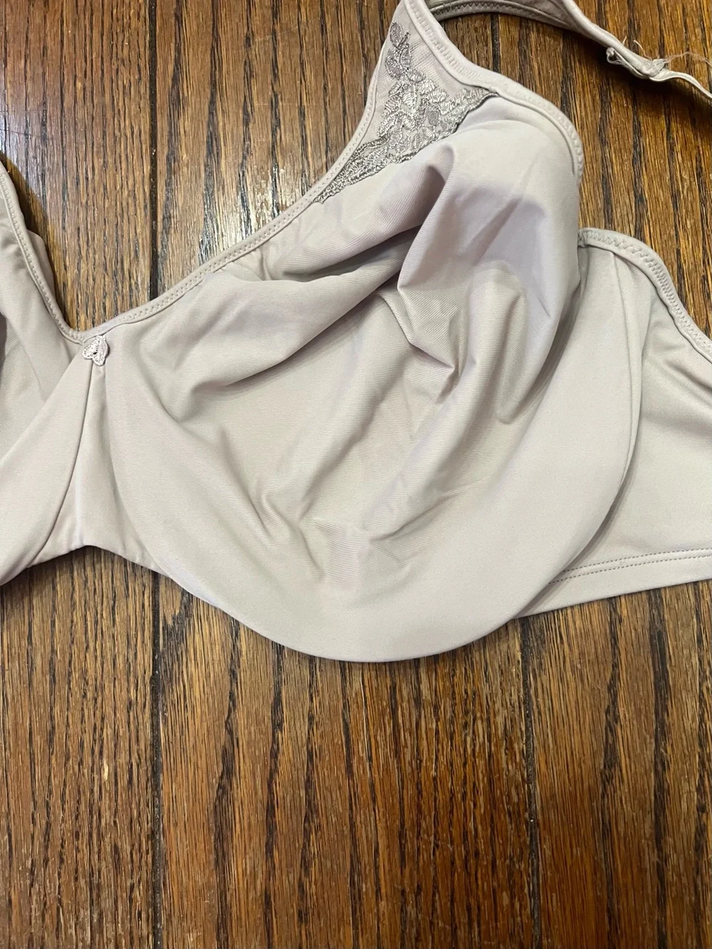 bali passion for comfort minimizer underwire bra 40DDD beige
